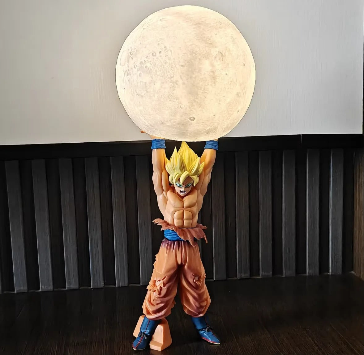 Lampe led gamer  figurine Sangoku debout grosse sphère lumineuse